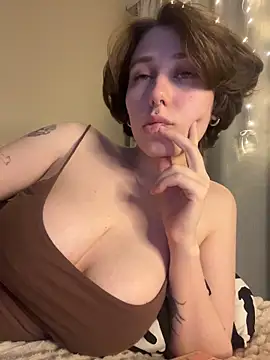 Snapshot of Molli_Luv chatting on March 6, 4:25 pm Molli Luv online show from March 6, 4:25 pm