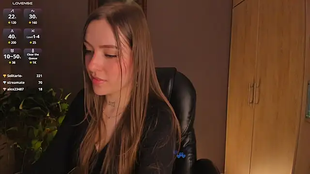 Snapshot of eilynxx chatting on February 13, 1:50 am eilynxx online show from February 13, 1:50 am