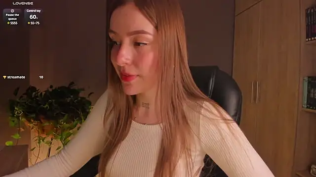 Snapshot of eilynxx chatting on March 4, 1:55 am eilynxx online show from March 4, 1:55 am