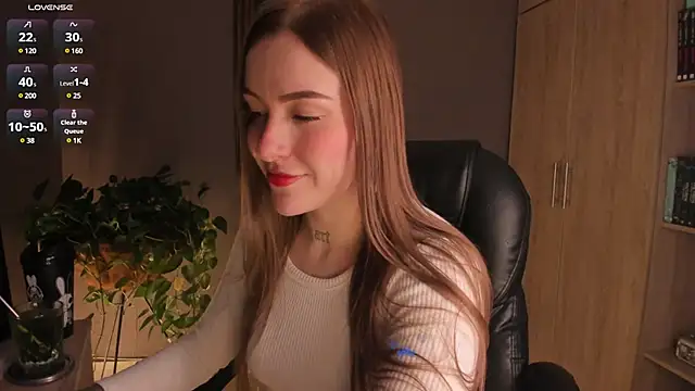 Snapshot of eilynxx chatting on March 12, 11:44 pm eilynxx online show from March 12, 11:44 pm