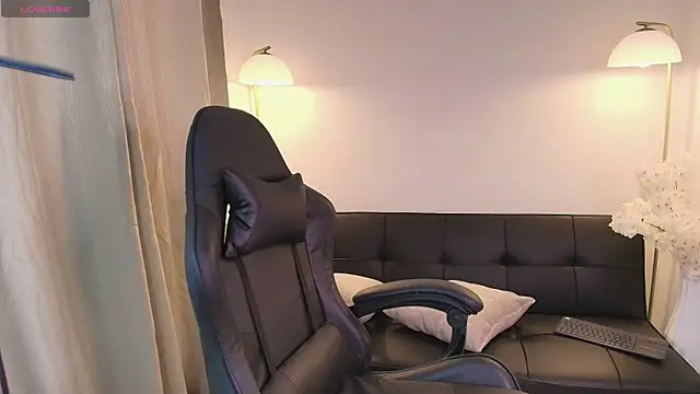 Victoria Collinns online show from April 16, 5:03 pm