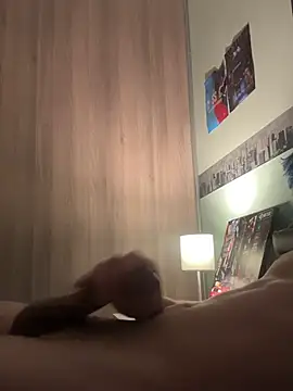 Snapshot of mangemoilabite1 chatting on February 4, 12:40 am mangemoilabite1 online show from February 4, 12:40 am