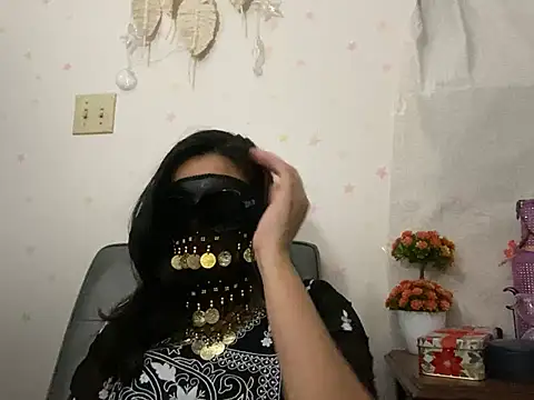 Snapshot of desiiiinigal chatting on January 16, 3:32 am desiiiinigal online show from January 16, 3:32 am