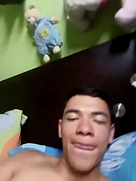 Snapshot of andresiito203 chatting on February 3, 6:24 am andresiito203 online show from February 3, 6:24 am