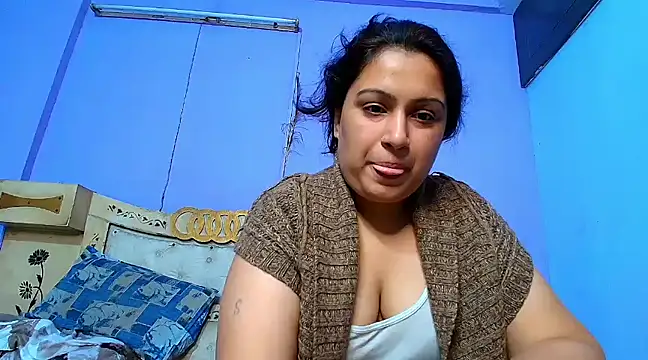 Snapshot of Sophia_James chatting on February 13, 5:22 pm Sophia James online show from February 13, 5:22 pm