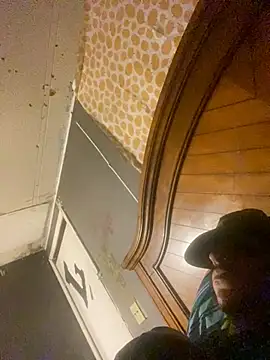 Snapshot of TwoTone1211 chatting on February 22, 1:46 pm TwoTone1211 online show from February 22, 1:46 pm