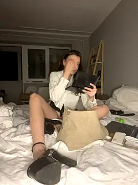 bunnythetailor online show from November 3, 11:37 pm