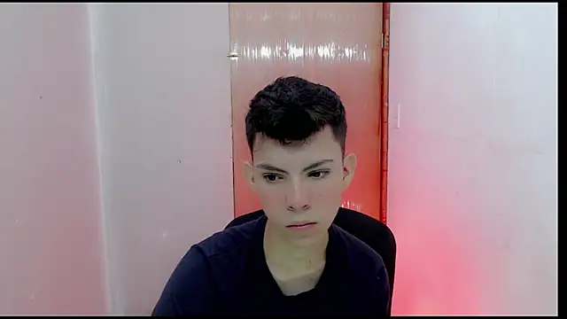 Snapshot of Alexxx_lov chatting on February 12, 12:33 pm Alexxx lov online show from February 12, 12:33 pm