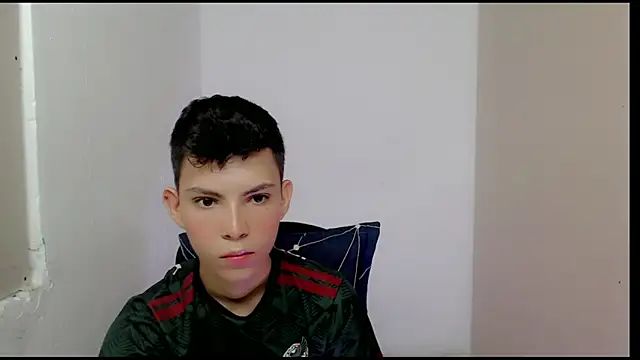 Snapshot of Alexxx_lov chatting on March 14, 12:40 pm Alexxx lov online show from March 14, 12:40 pm