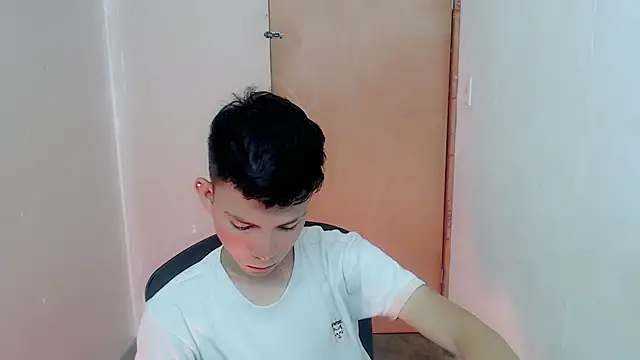 Snapshot of Alexxx_lov chatting on September 10, 1:00 pm Alexxx lov online show from September 10, 1:00 pm