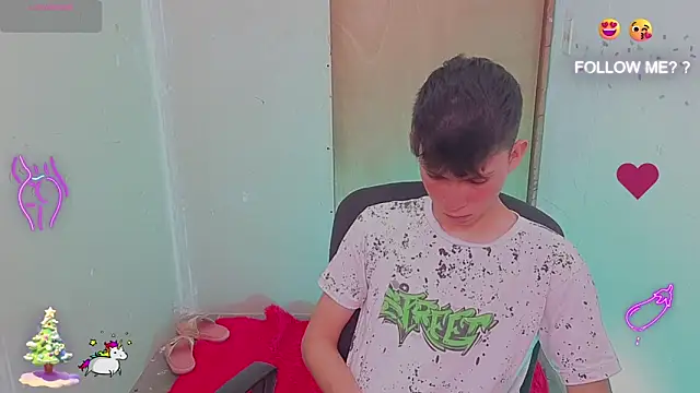 Snapshot of Alexxx_lov chatting on February 5, 12:32 pm Alexxx lov online show from February 5, 12:32 pm