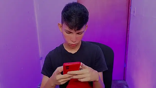 Snapshot of Alexxx_lov chatting on February 25, 12:26 pm Alexxx lov online show from February 25, 12:26 pm