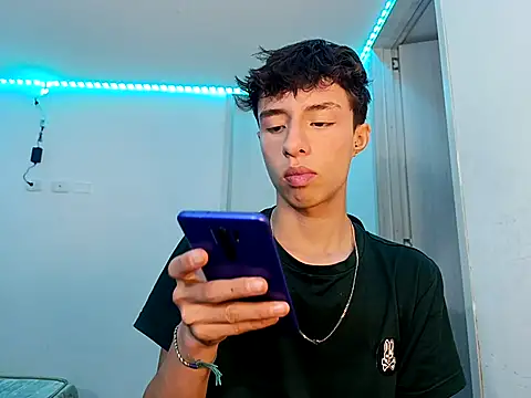 Snapshot of Juanmres chatting on October 9, 12:19 am Juanmres online show from October 9, 12:19 am