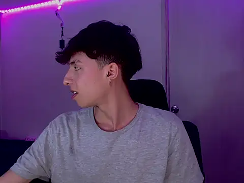 Snapshot of Juanmres chatting on February 5, 1:32 am Juanmres online show from February 5, 1:32 am