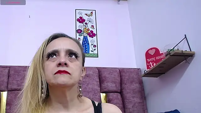 VICTORIAHANK  online show from March 27, 7:35 pm