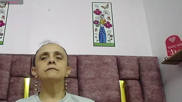 VICTORIAHANK  online show from April 15, 6:59 pm