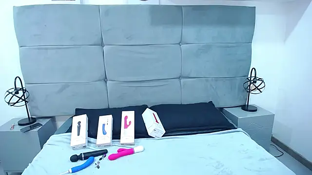 CamiilaReyes online show from March 6, 1:46 pm