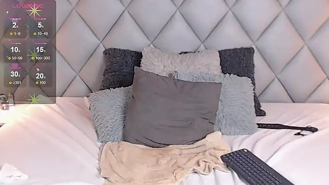 LalyCastro online show from March 6, 11:20 pm