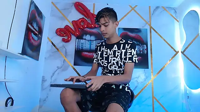 Snapshot of KING_STYLE2 chatting on March 1, 11:26 pm KING STYLE2 online show from March 1, 11:26 pm