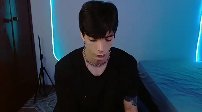 H3ll B0I online show from February 27, 3:04 am