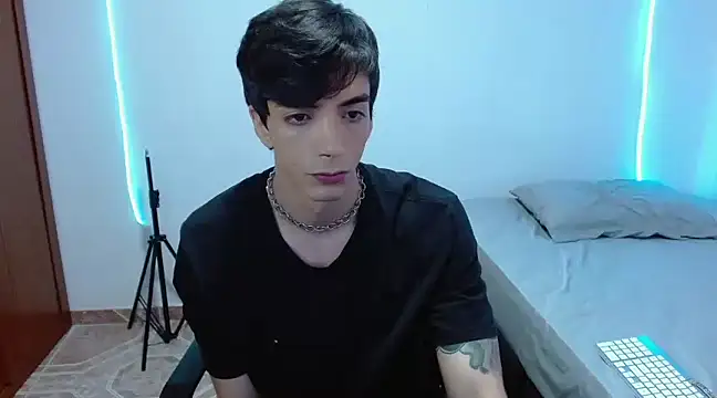 H3ll B0I online show from March 10, 5:33 am