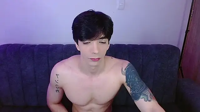 H3ll B0I online show from May 11, 3:34 am