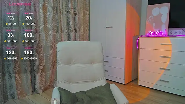  dkny  online show from January 17, 10:42 am