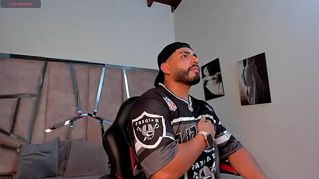 Snapshot of LeandroRusso chatting on January 28, 7:32 pm LeandroRusso online show from January 28, 7:32 pm