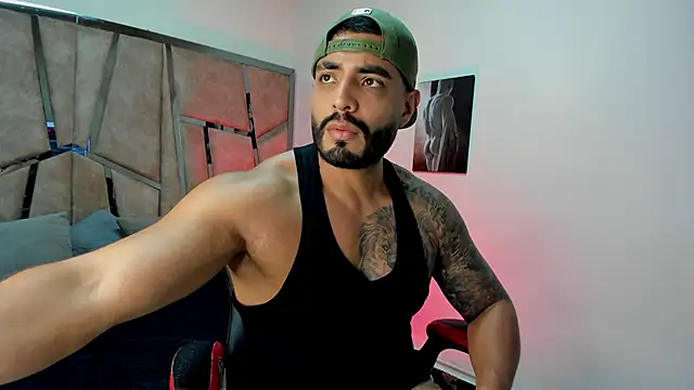 Snapshot of LeandroRusso chatting on February 1, 8:05 pm LeandroRusso online show from February 1, 8:05 pm