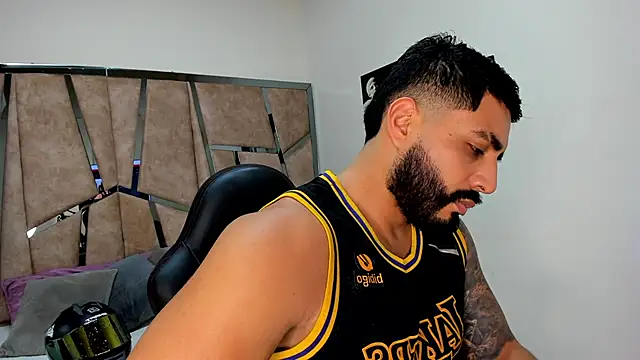 Snapshot of LeandroRusso chatting on March 11, 9:15 pm LeandroRusso online show from March 11, 9:15 pm