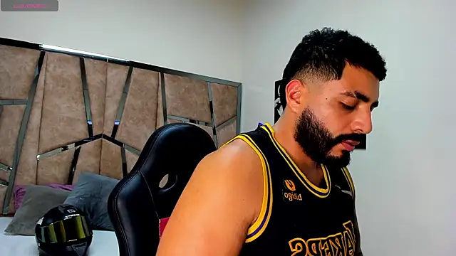 Snapshot of LeandroRusso chatting on March 12, 3:57 am LeandroRusso online show from March 12, 3:57 am