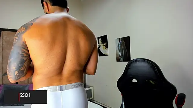 Snapshot of LeandroRusso chatting on March 13, 4:05 am LeandroRusso online show from March 13, 4:05 am