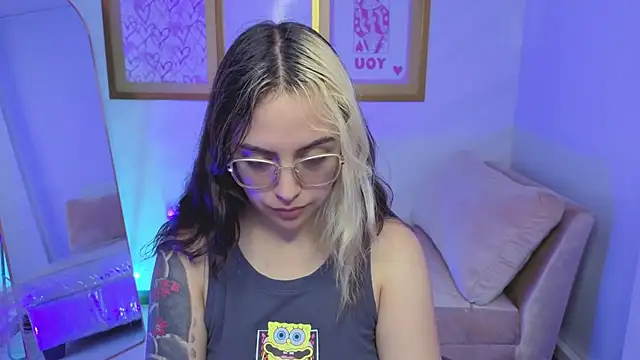 Hela v online show from November 25, 7:58 pm