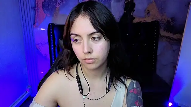 Hela v online show from May 12, 8:17 pm