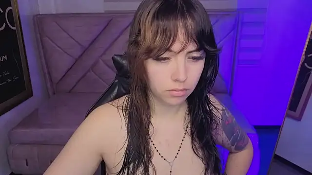 Hela v online show from May 27, 12:02 pm