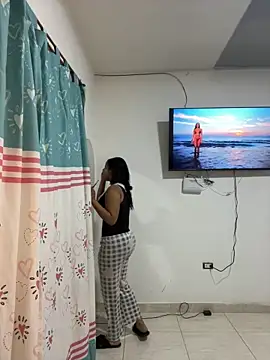 Snapshot of my_cam chatting on May 21, 7:43 pm my cam online show from May 21, 7:43 pm