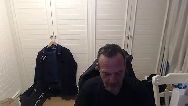 Snapshot of Dimitrios30 chatting on February 26, 6:07 pm Dimitrios30 online show from February 26, 6:07 pm