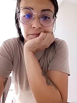 Snapshot of bri_ali chatting on February 17, 2:04 pm bri ali online show from February 17, 2:04 pm