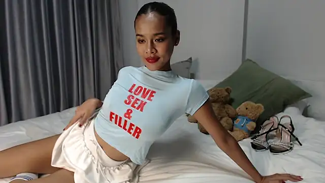 Snapshot of misslilypeach chatting on February 14, 8:21 am misslilypeach online show from February 14, 8:21 am