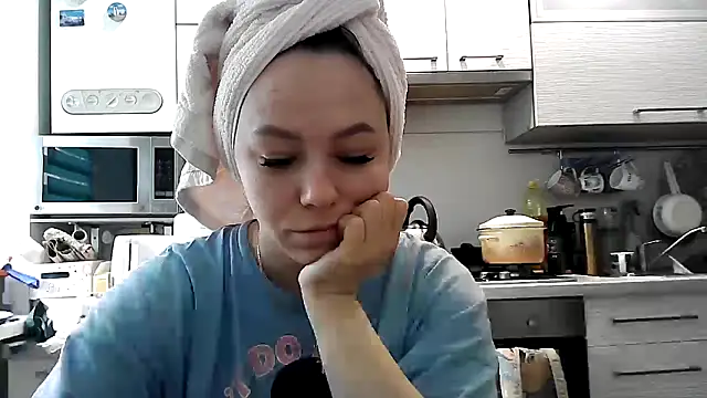 Snapshot of Misssweet_s chatting on February 8, 8:20 am Misssweet s online show from February 8, 8:20 am