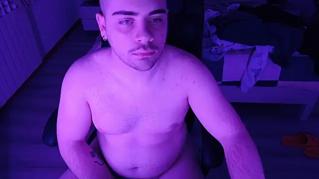 Snapshot of alexx0904 chatting on January 9, 10:00 pm alexx0904 online show from January 9, 10:00 pm