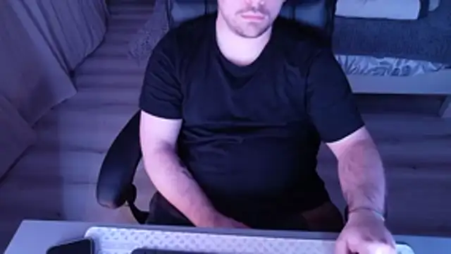 Snapshot of alexx0904 chatting on April 3, 7:45 pm alexx0904 online show from April 3, 7:45 pm