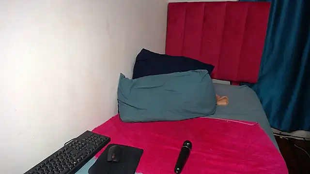 Snapshot of Mywife777 chatting on March 1, 7:59 pm Mywife777 online show from March 1, 7:59 pm