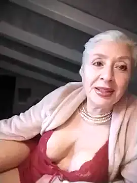 Snapshot of divinaerotica chatting on February 21, 4:37 pm divinaerotica online show from February 21, 4:37 pm