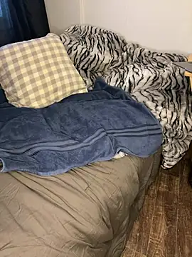 Snapshot of JuicyLuciee chatting on February 21, 5:31 pm JuicyLuciee online show from February 21, 5:31 pm