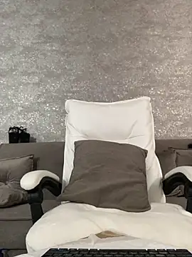 LillySquirtShot online show from April 7, 11:15 pm