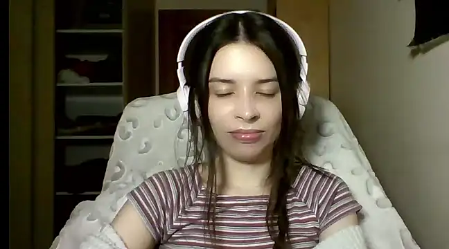 LariceSexy online show from March 1, 7:15 pm