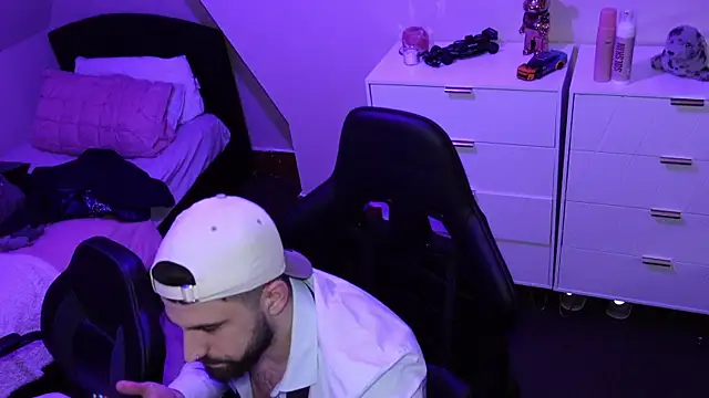 Snapshot of lucas_kazimm chatting on January 30, 3:51 pm lucas kazimm online show from January 30, 3:51 pm