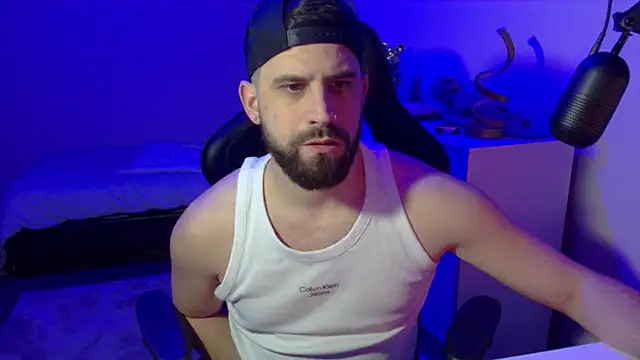 Snapshot of lucas_kazimm chatting on February 11, 9:35 pm lucas kazimm online show from February 11, 9:35 pm