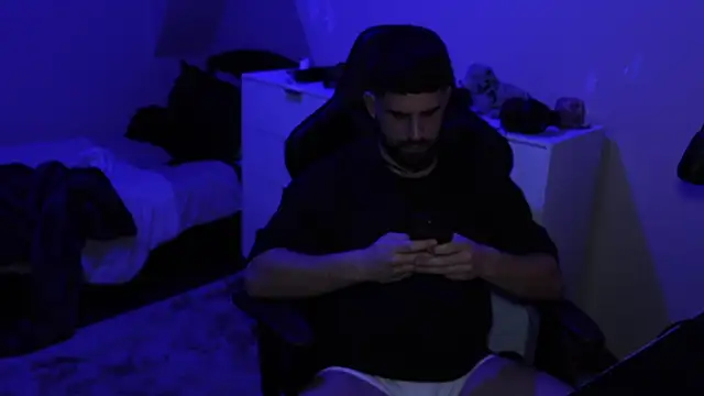 Snapshot of lucas_kazimm chatting on February 20, 10:15 pm lucas kazimm online show from February 20, 10:15 pm